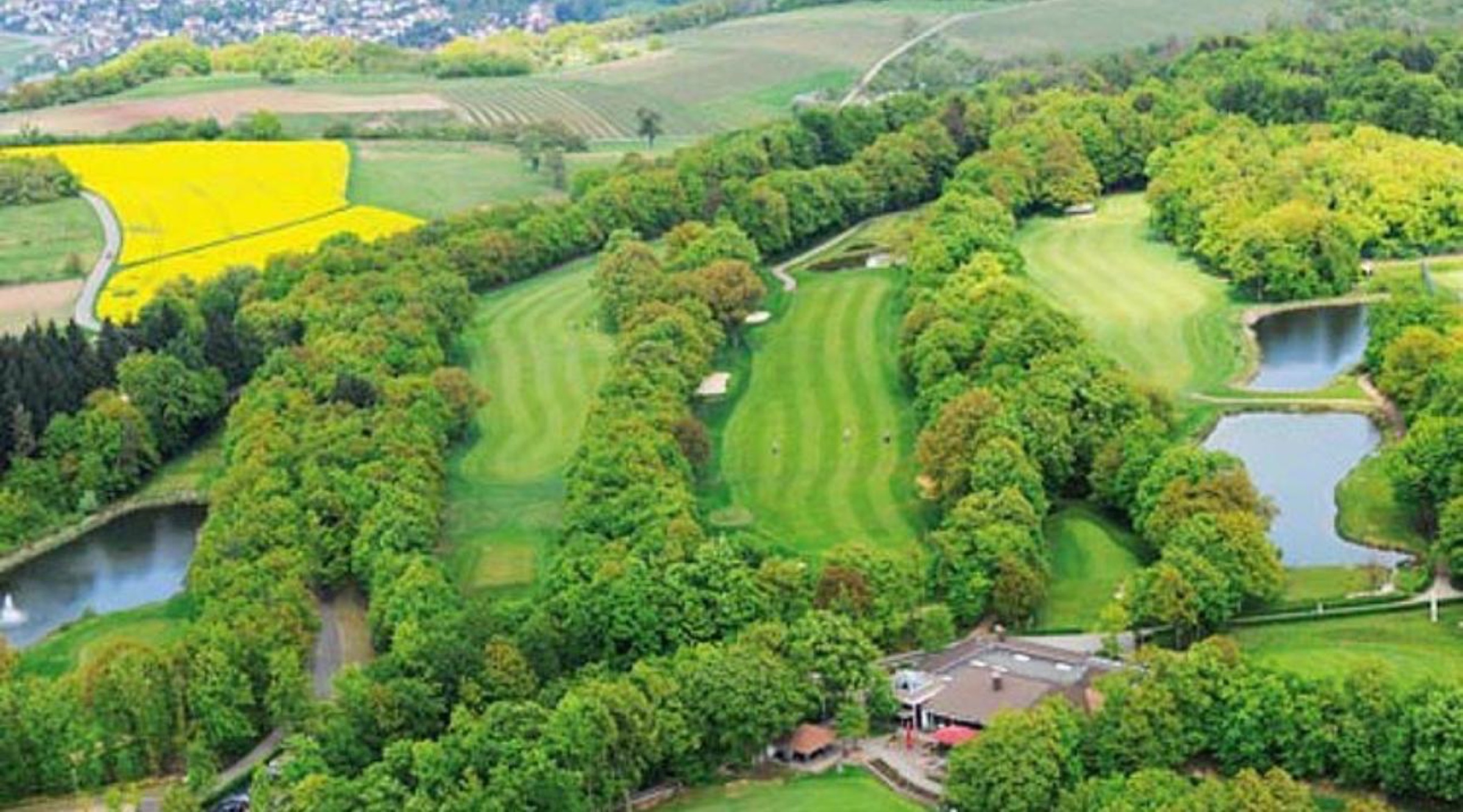 Luftaufnahme des Golfplatzes Nahetal