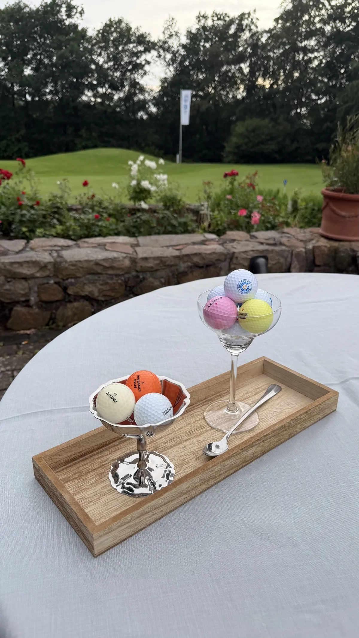 Dessert und Drink am Golfplatz